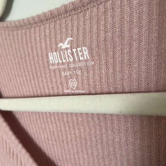 XS new Hollister long sleeve tee - Picture 2 of 3